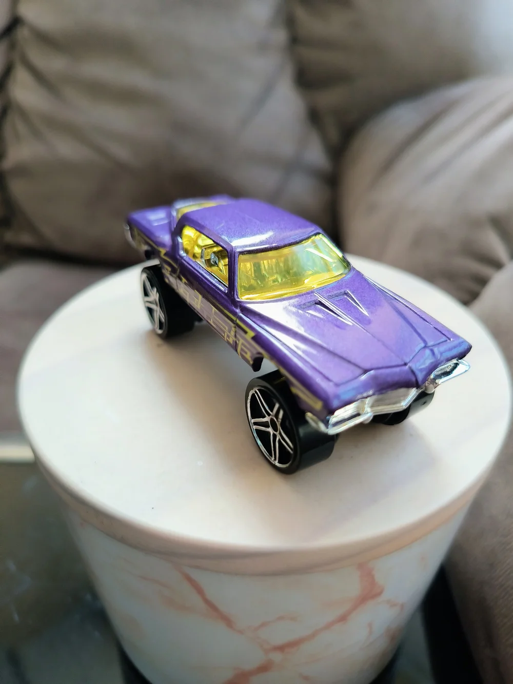 Hot Wheels 1971 Buick Riviera  1/64 Scale